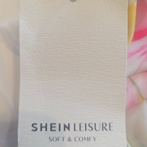 Swimsuit with cover skirt - Picture 5 of 5